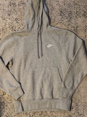 Nike Men's Light Heather Gray Pullover Hoodie